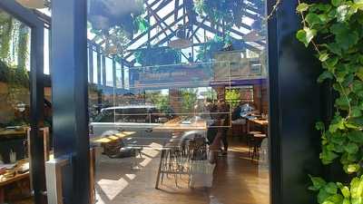 Pocket Bar And Kitchen