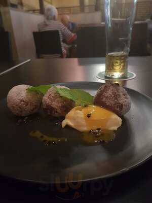 Platform 8 - Restaurant & Bar