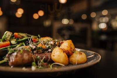 Platform 8 - Restaurant & Bar