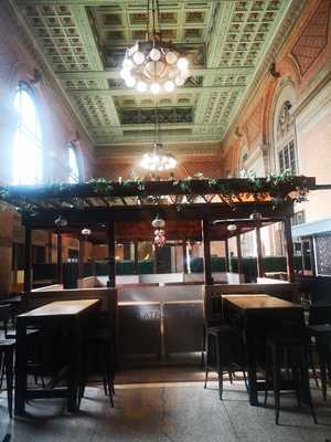 Platform 8 - Restaurant & Bar