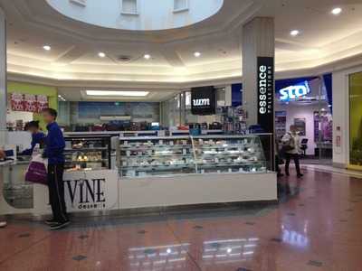 Divine Cakes & Desserts