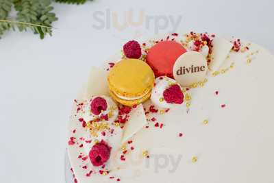 Divine Cakes & Desserts