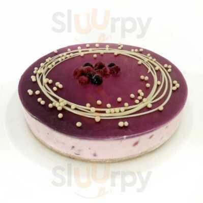 Divine Cakes & Desserts