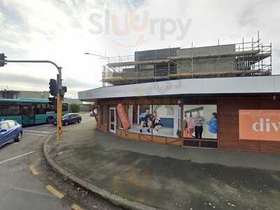 Divine Cakes & Desserts