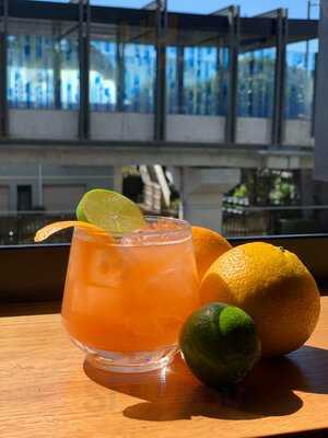 Albert's Post Bar And Eatery