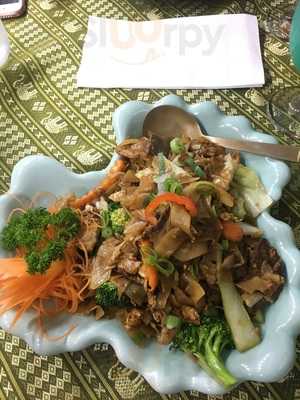 Mae Glong Thai Restaurant