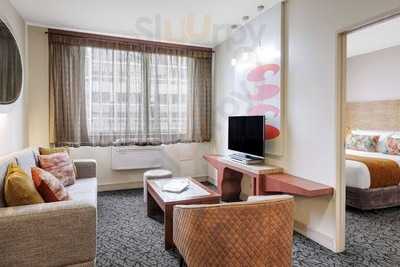 Bureau Bar And Kitchen