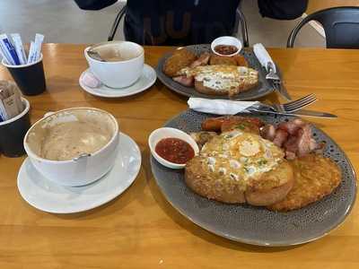 Ed Hopper Cafe And Bar