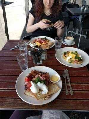 Occam Day Cafe & Bar