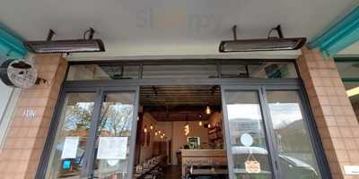 Izzy Restaurant And Bar