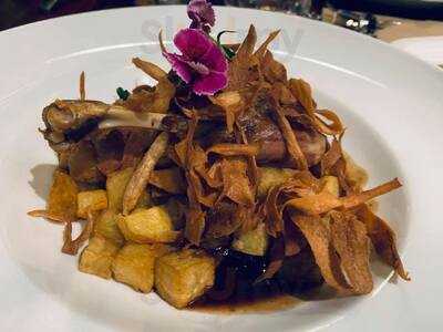 Le Paris French Eatery