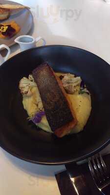 Halo Bar & Restaurant