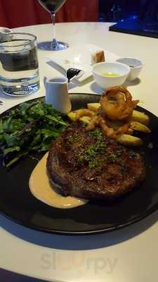 Halo Bar & Restaurant