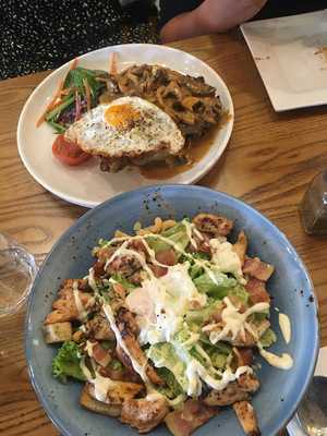 The Tin Goose Bar & Cafe