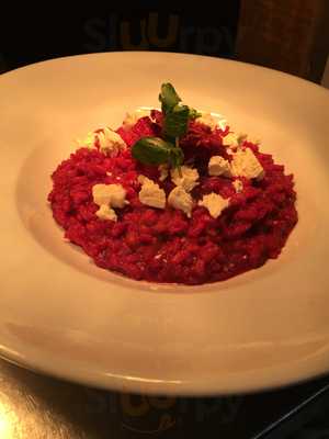 The Tin Goose Bar & Cafe