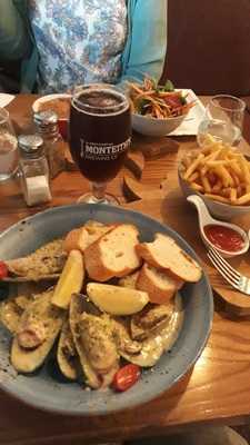 The Tin Goose Bar & Cafe