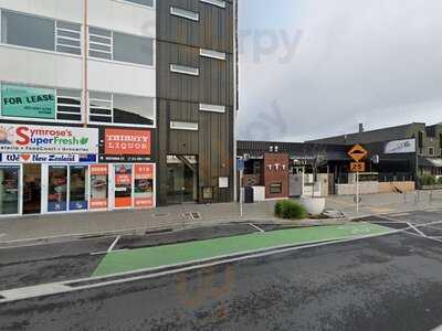 The Tin Goose Bar & Cafe