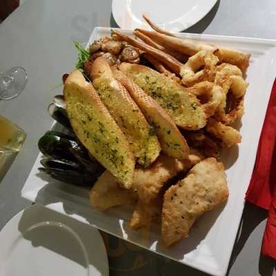 Harlequin Bar And Restaurant