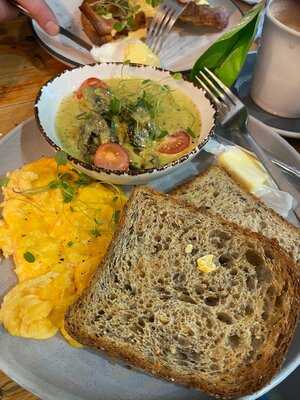 Browns Eatery And Store