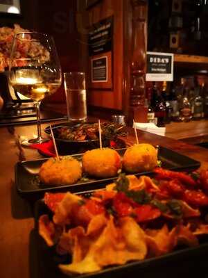 Dida's Wine Lounge & Tapas