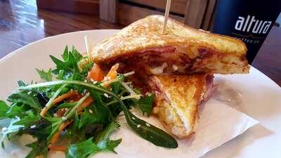 Mayfield Sportshouse