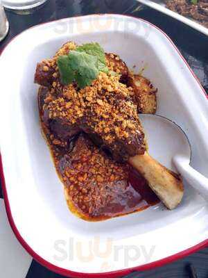 Farang Cafe & Bistro