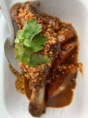 Farang Cafe & Bistro