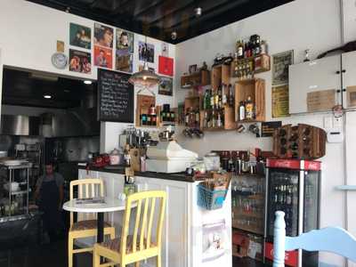 Farang Cafe & Bistro