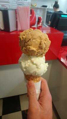 Ollies Ice Cream Parlour