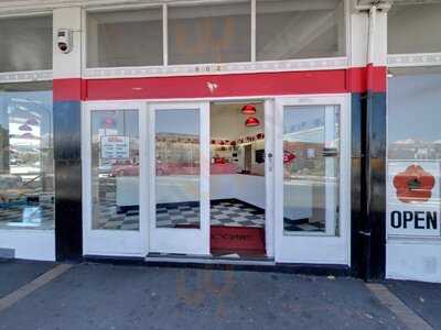 Ollies Ice Cream Parlour