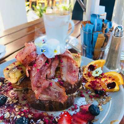 Thirsty Frog Wine Bar