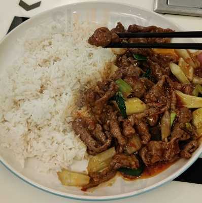 Chiway Chinese Restaurant & Hong Long Desserts