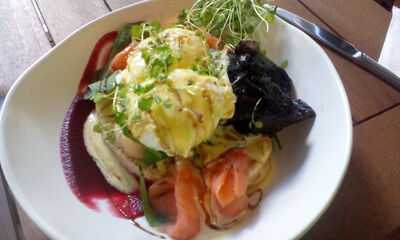 High Five Cafe & Bar