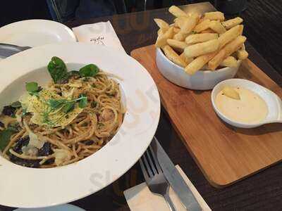 High Five Cafe & Bar