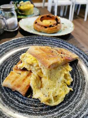 M.e. Meadowbank Eatery