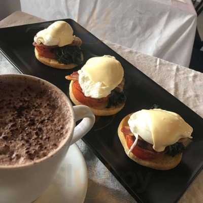 Eight Roses Cafe And Buffet