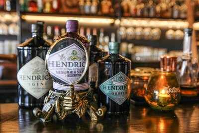 Kismet Coctail & Whiskey Bar