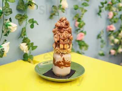 Crunchtower Desserts & Drinks Room