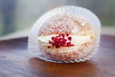 Izzy's Cafe & Coffee Bar