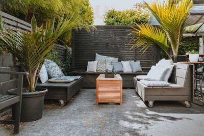 Rosanna's Garden Bar & Eatery