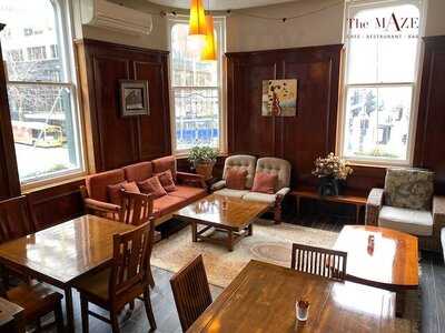 The Maze Cafe - Restaurant - Bar