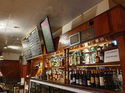 The Maze Cafe - Restaurant - Bar