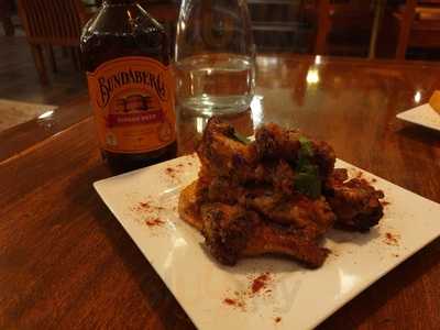 The Maze Cafe - Restaurant - Bar