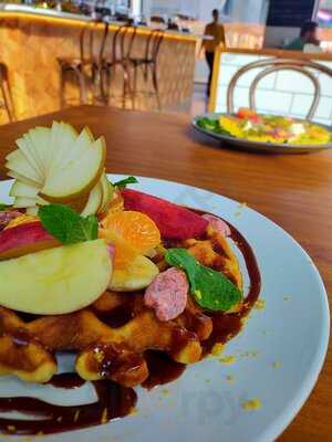 Wander Cafe & Bistro