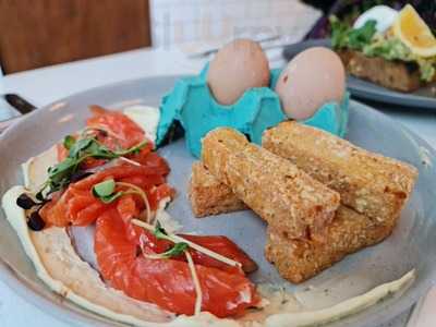 Wander Cafe & Bistro