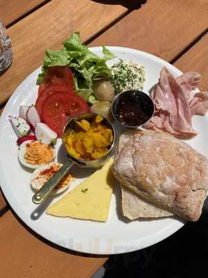 The Crown Pub And Beer Garden