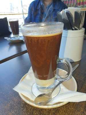 Seroja Cafe & Restaurant Indonesia