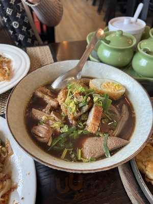 Aksorns Thai Kitchen