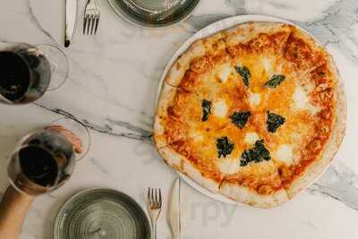 Peloton Bar & Eatery