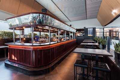 Peloton Bar & Eatery